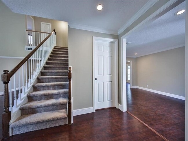 Building Photo - 10519 Laneview Dr