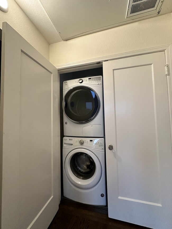 Building Photo - 1966 Union St