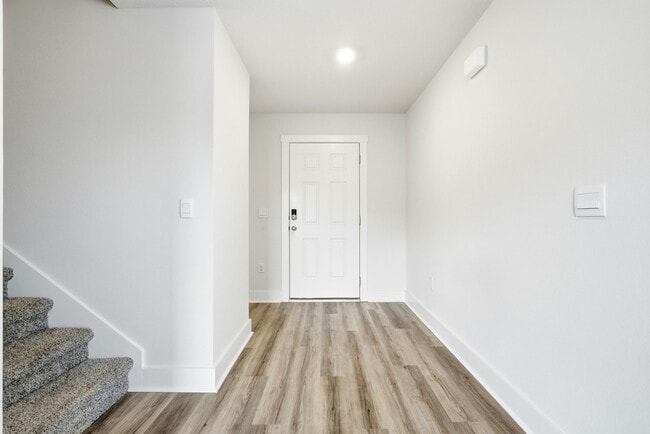 Building Photo - 4932 Valor Ct