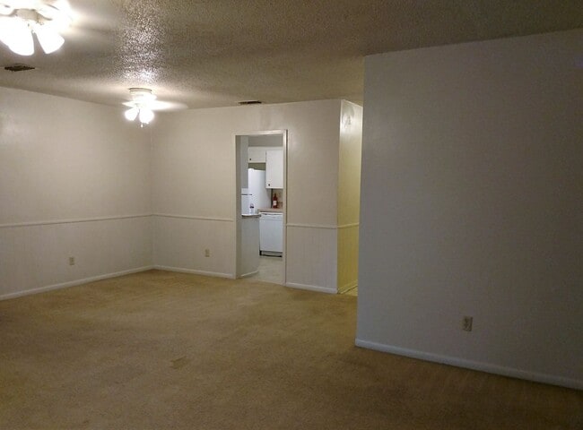 Building Photo - 1104 Cummings Ave