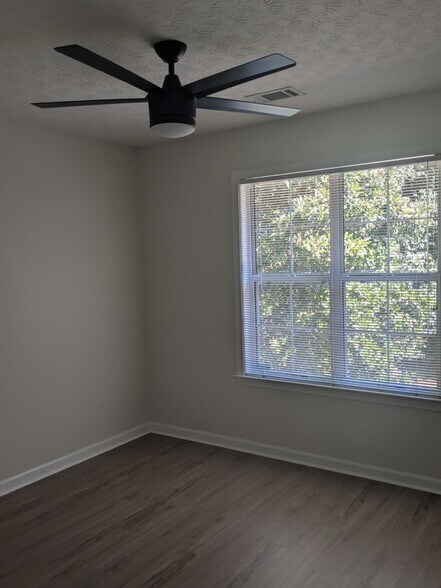 Building Photo - 60 Riverside Pky