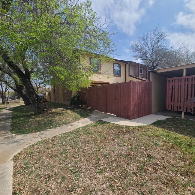 Building Photo - 12020 Maplerock-