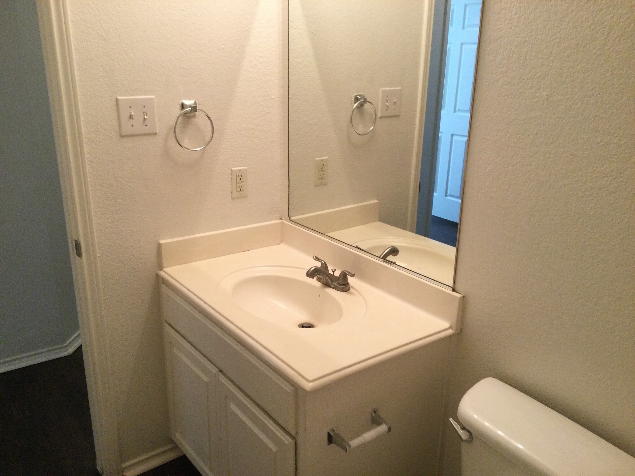 Building Photo - 300 Trailwood Dr