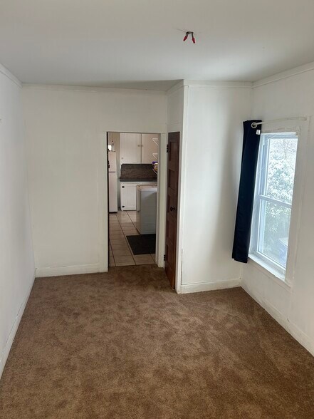 Room for rent - 30 Wall St