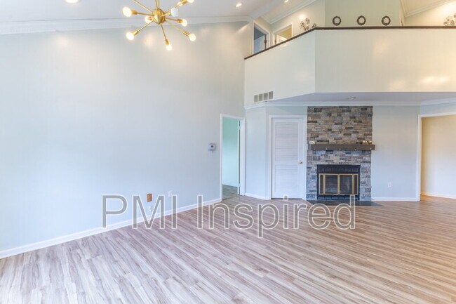 Building Photo - 2404 Buckingham Cir