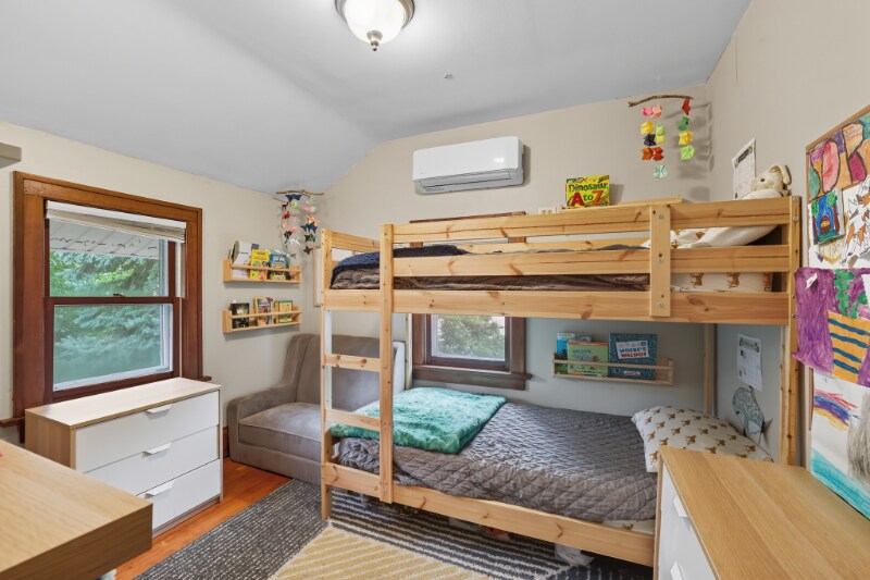 Building Photo - 1679 Hubbard Ave