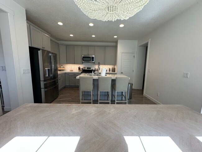 Building Photo - 6442 Bethany Way