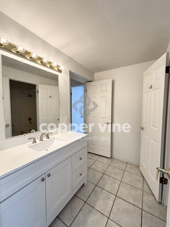 Building Photo - 700 4th St