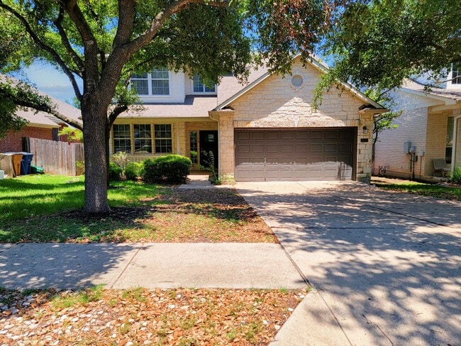 Primary Photo - Large 4 Bed, 2.5 Bath Home Perfect for Com...