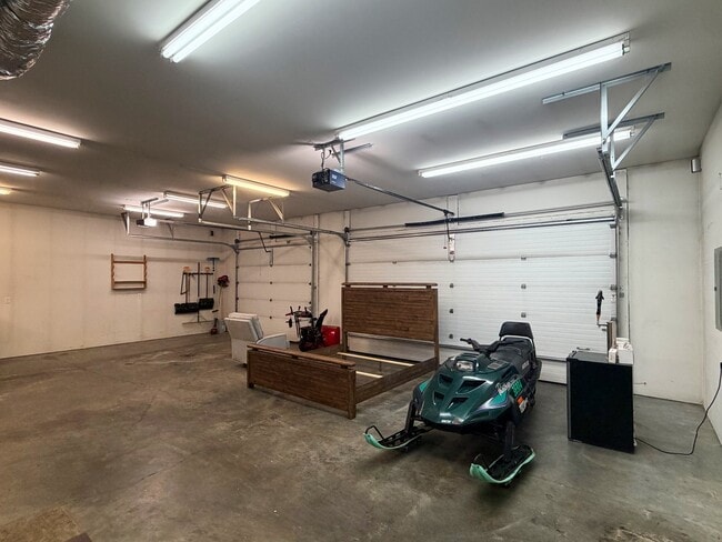 Building Photo - 1850 Osborn Ct