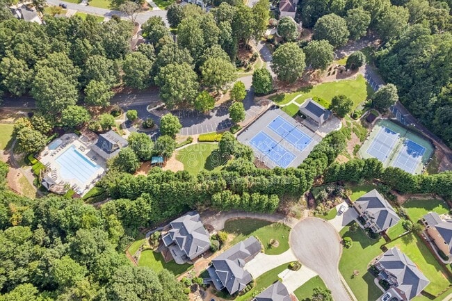 Building Photo - 6725 Ridgefield Dr