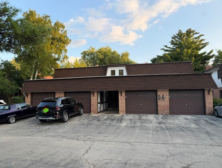 Building Photo - 223 W Lake Cook Rd