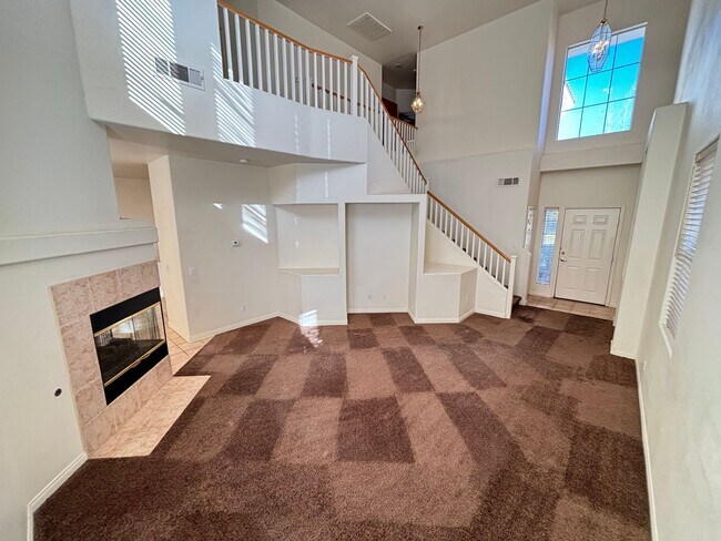 Building Photo - Gorgeous 3BED / 2.5 BATH home located in the gated community of Peccole Ranch!