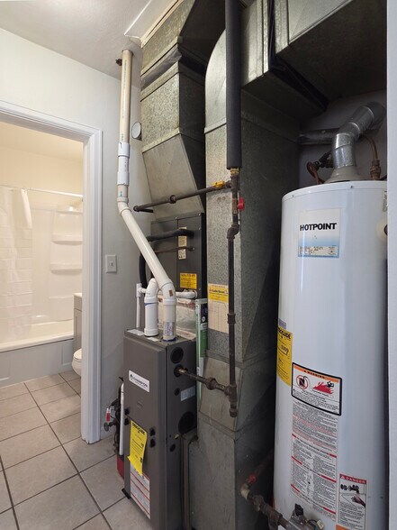 Building Photo - 3804 Johnson Ave