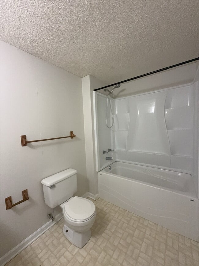 Building Photo - 109 Bridgewater Ct