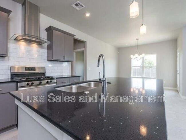 Building Photo - 10608 Glover River Dr