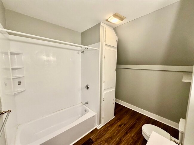 Building Photo - 86 Maplewood Ave