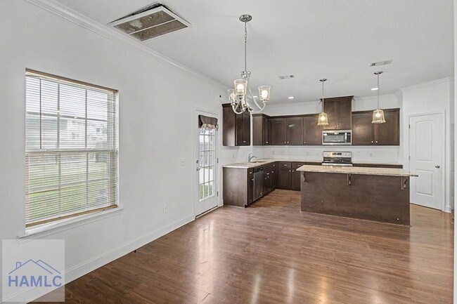 Building Photo - 390 Fairview Cir