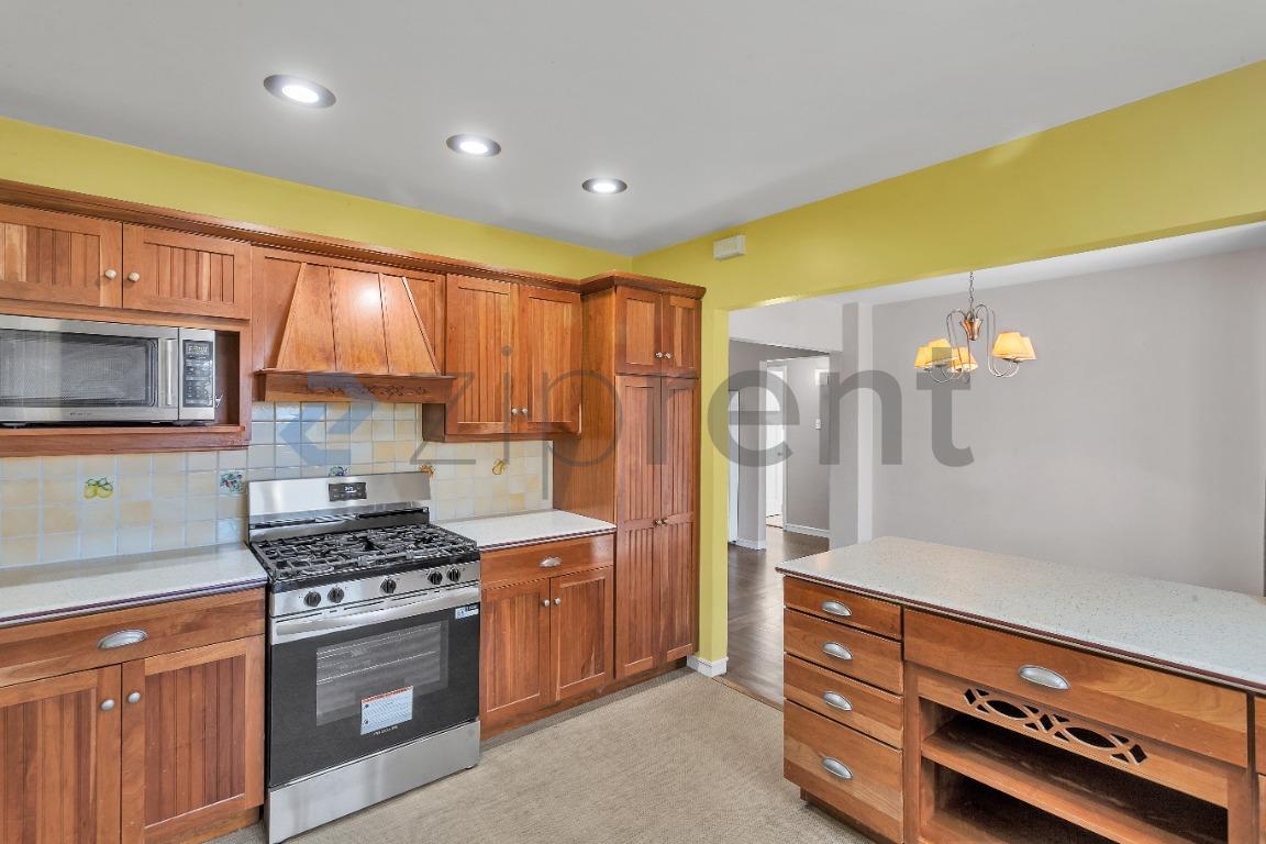 Building Photo - Unit N/A