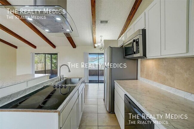 Building Photo - 1886 Elkcam Blvd