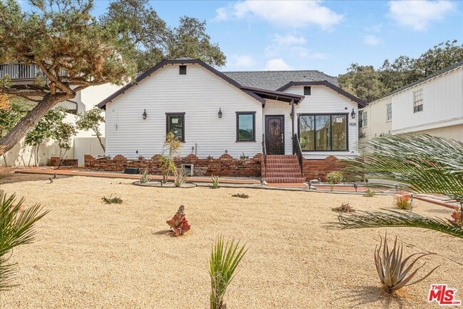 Building Photo - 1928 Montecito Dr