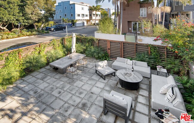 Building Photo - 5317 Pacific Ave