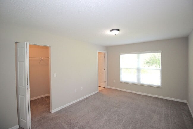 Building Photo - Roomy 3 Bed 2 Bath 1 Car Grg Home for rent...