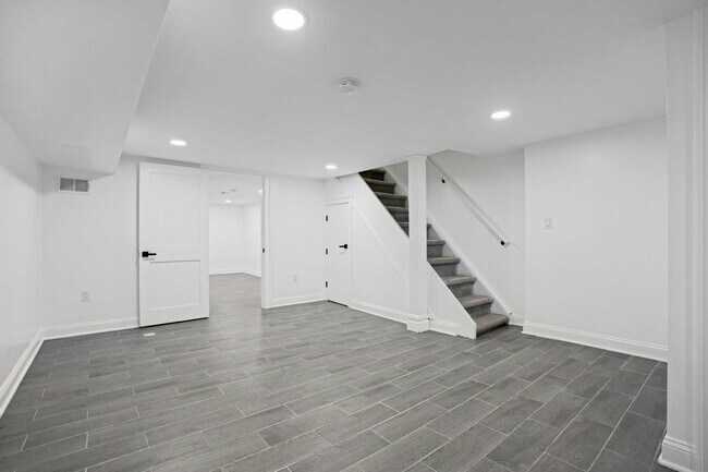 Building Photo - 52 Brinkerhoff St