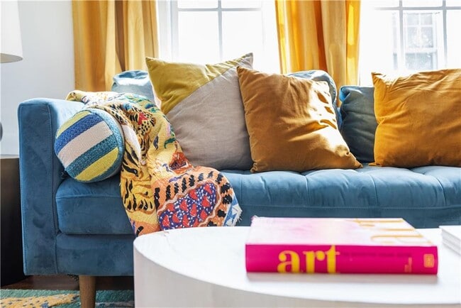 Building Photo - 1031 Austin Ave NE