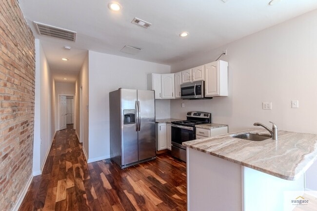 Building Photo - 2608 E Fayette St