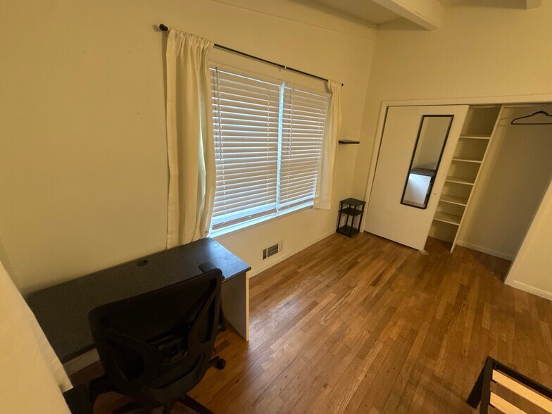 Building Photo - 1009 Hampton St NW