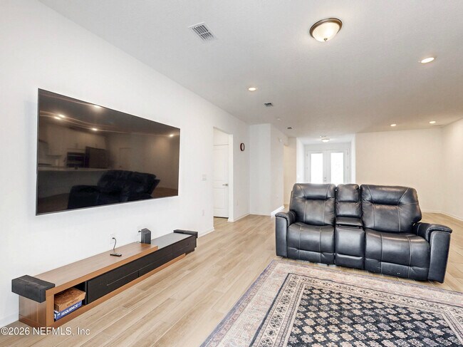 Building Photo - 401 Archstone Wy