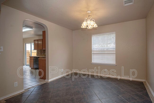 Building Photo - 518 Reba