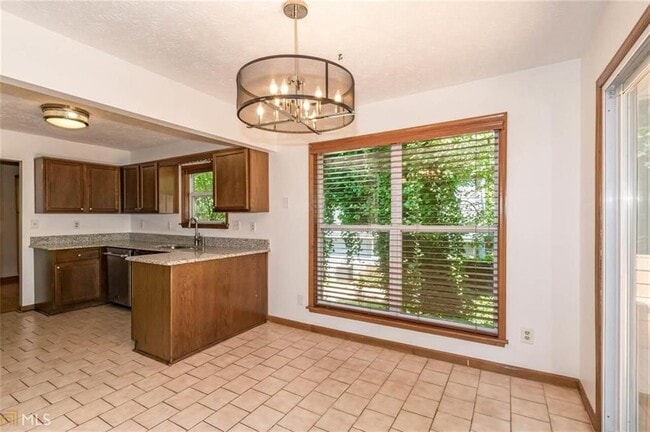 Building Photo - 330 Broken Lance Pl