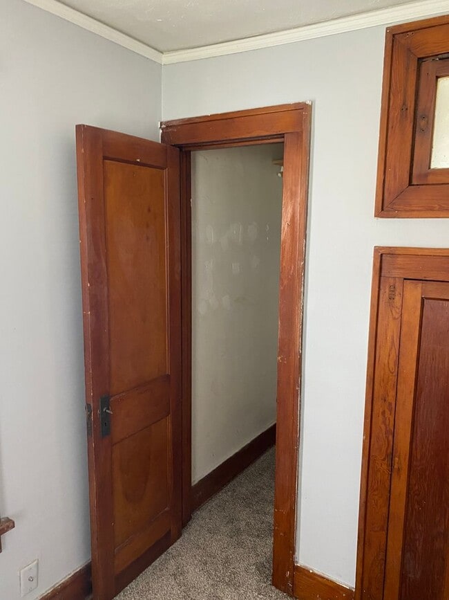 Building Photo - 2 bed 1 bath house $995