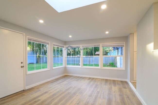 Building Photo - BRAND NEW 5 bed House in UP School District!