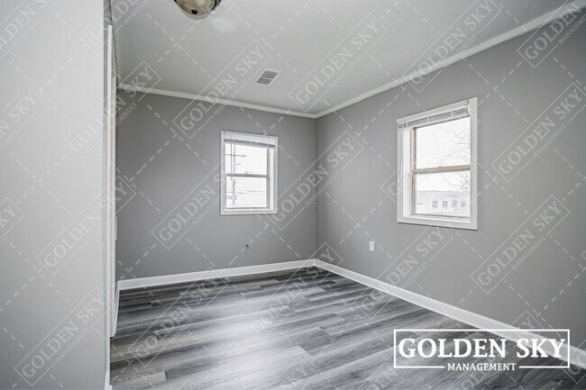 Building Photo - 115 E Willard St