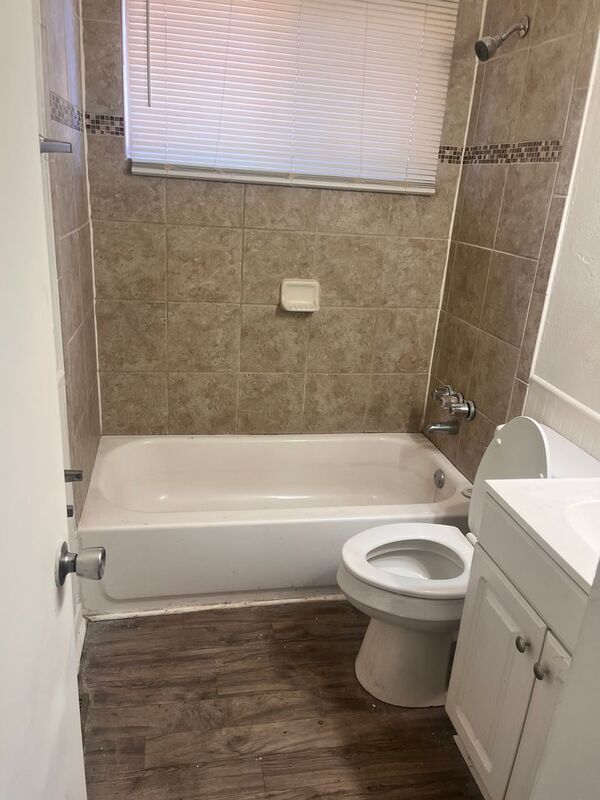 Building Photo - 532 Camrose Dr
