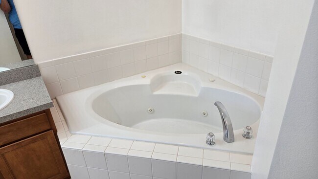 Building Photo - Spacious Haines City Retreat - For Rent Now!
