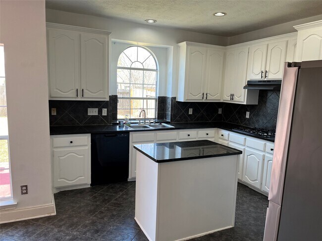 Building Photo - 503 Taskwood Dr