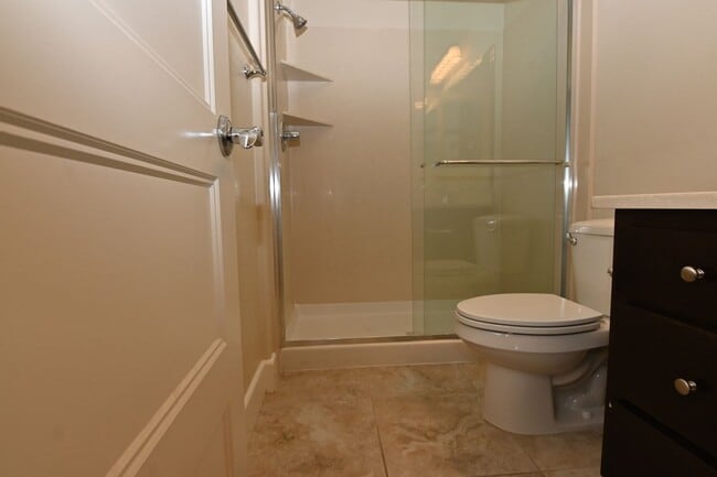 Building Photo - Tralee Village-Tri-Level Townhome, Modern ...