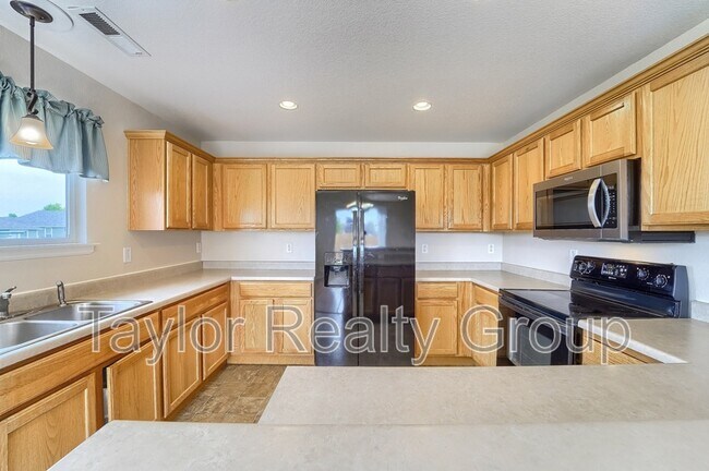Building Photo - 851 Ponderosa Ln