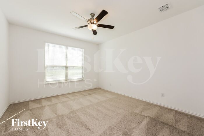 Building Photo - 2548 Northcote Dr