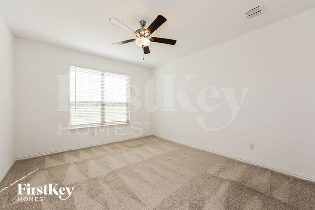 Building Photo - 2548 Northcote Dr