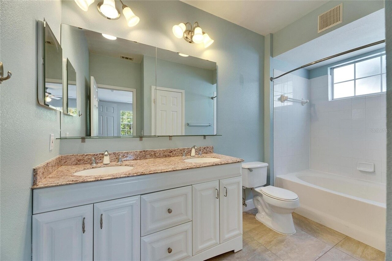 Master bathroom - 13016 Sanctuary Cove Dr