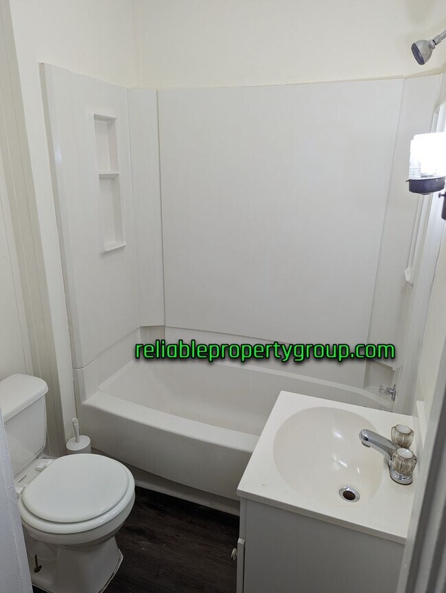 Building Photo - 610-612 W 3rd St