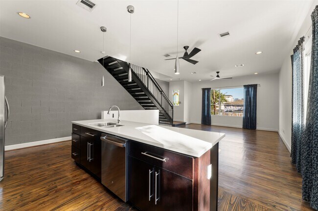 Building Photo - 1524 Blodgett St