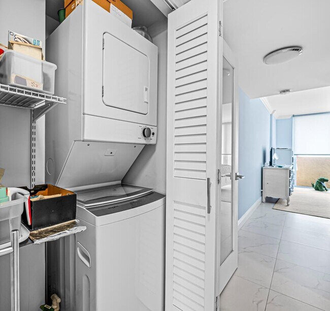 Building Photo - 3581 S Ocean Blvd