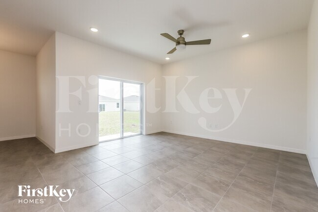 Building Photo - 527 Crown Rose Dr