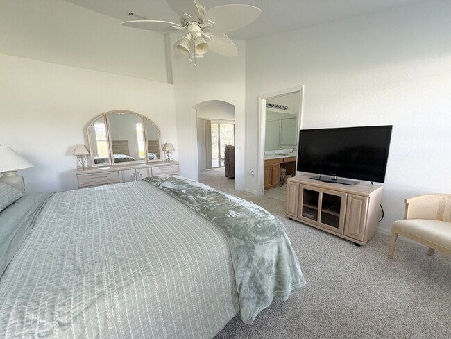 Building Photo - "Charming 3-Bed Oasis with 2 Full Baths in...